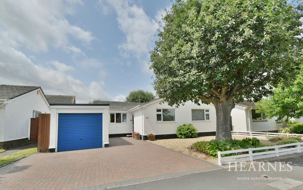 3 bedroom detached bungalow for sale in Ellesfield Drive, West Parley