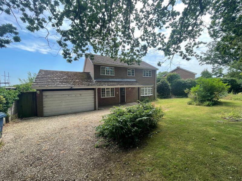 3 bedroom detached house for sale in Green Lane, Prestwood, HP16