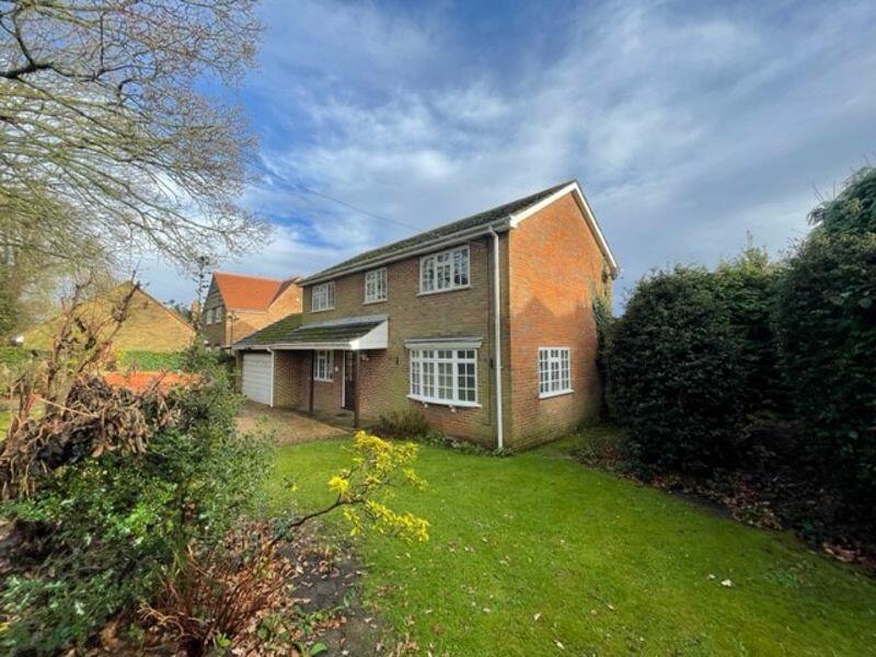 3 bedroom detached house for sale in Green Lane, Prestwood, HP16