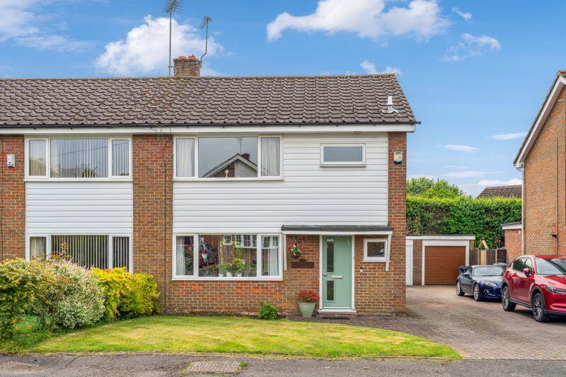 3 bedroom semidetached house for sale in Fairacres, Prestwood HP16