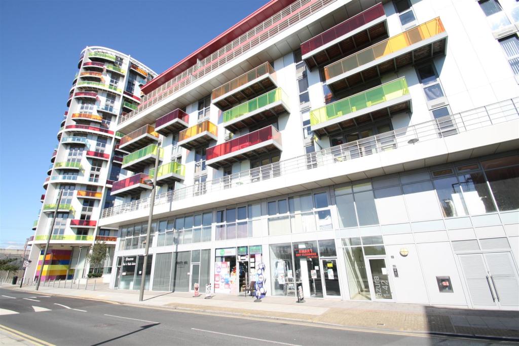 1 bedroom flat for rent in Azura Court, Stratford, E15