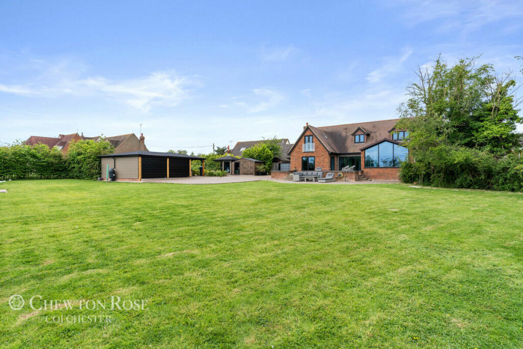 4 bedroom detached house for sale in Great Totham, Maldon, CM9