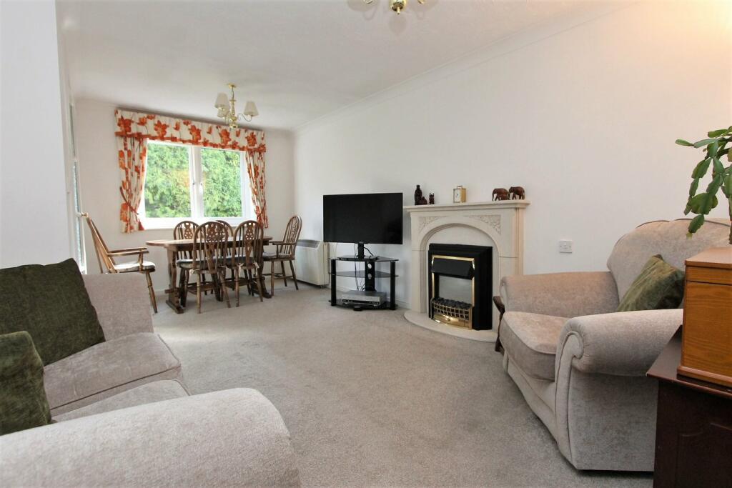 2 bedroom apartment for sale in St Saviours Court, Worcester Road