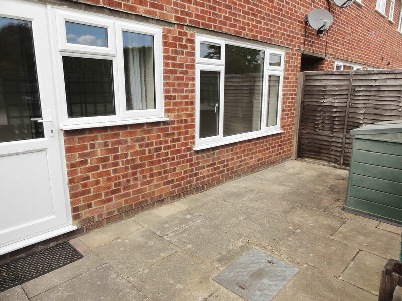 2 bedroom flat for sale in Elmbridge Road, Cranleigh, GU6