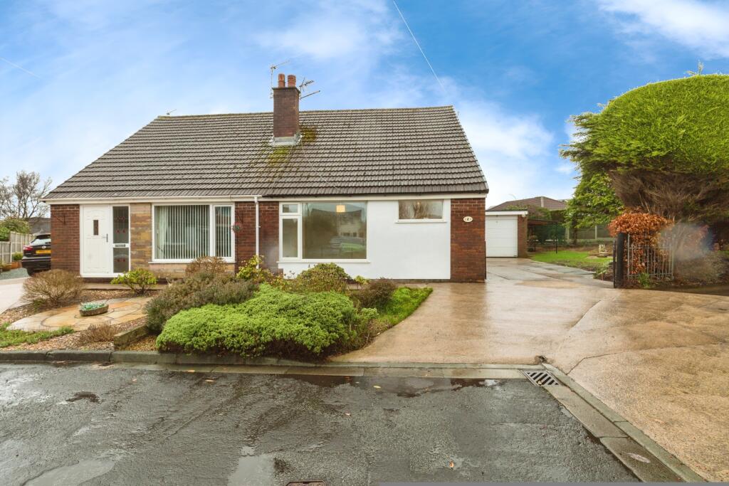 3 bedroom semidetached house for sale in Bymbrig Close, Bamber Bridge