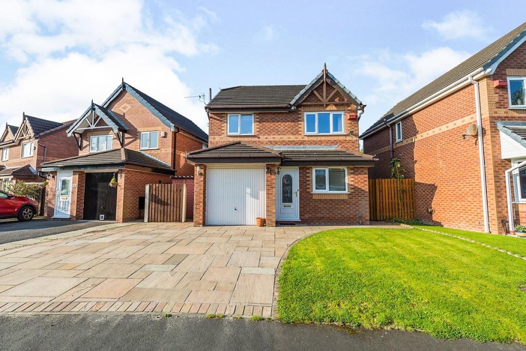 3 bedroom detached house for sale in Fourfields, Bamber Bridge, Preston, PR5