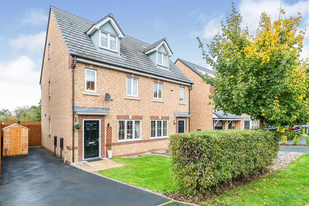 3 bedroom semi-detached house for sale in Oak Leaf Drive, Bamber Bridge ...