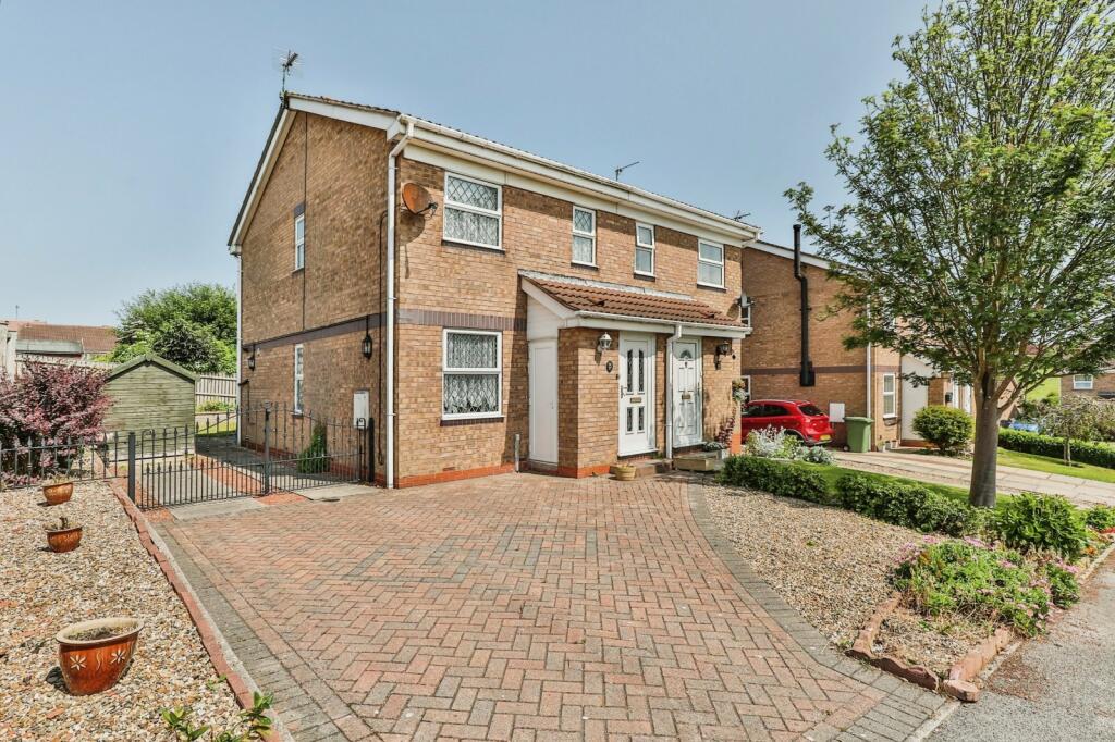 2 bedroom semidetached house for sale in The Lawns, Bridlington, East