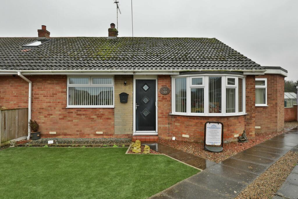 2 bedroom bungalow for sale in Hollycroft, Barmston, Driffield, East