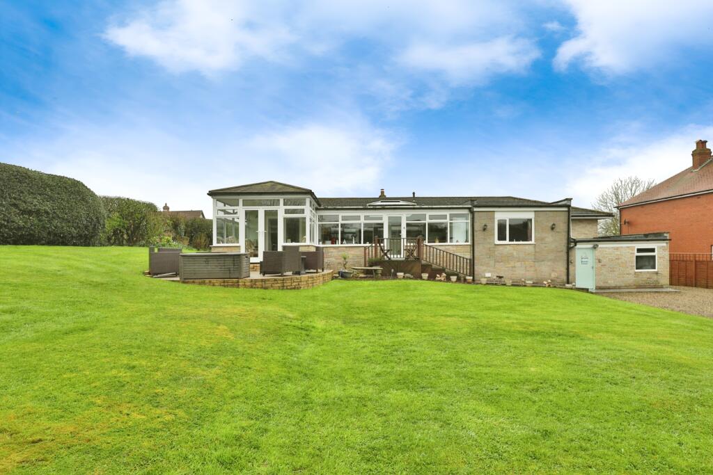 5 bedroom bungalow for sale in Green Lane, Bempton, Bridlington, East