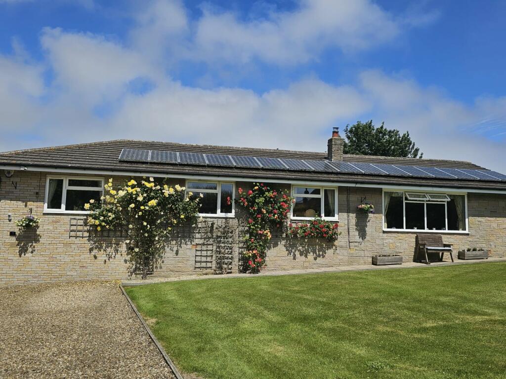 5 bedroom bungalow for sale in Green Lane, Bempton, Bridlington, East