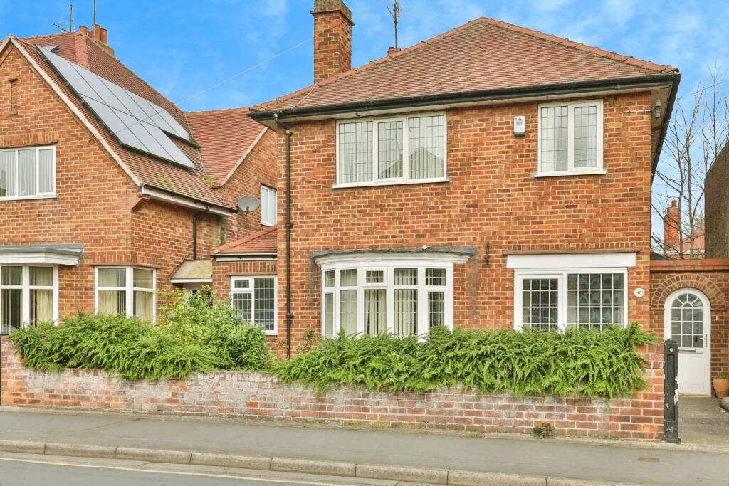 3 bedroom detached house for sale in First Avenue, Bridlington, East