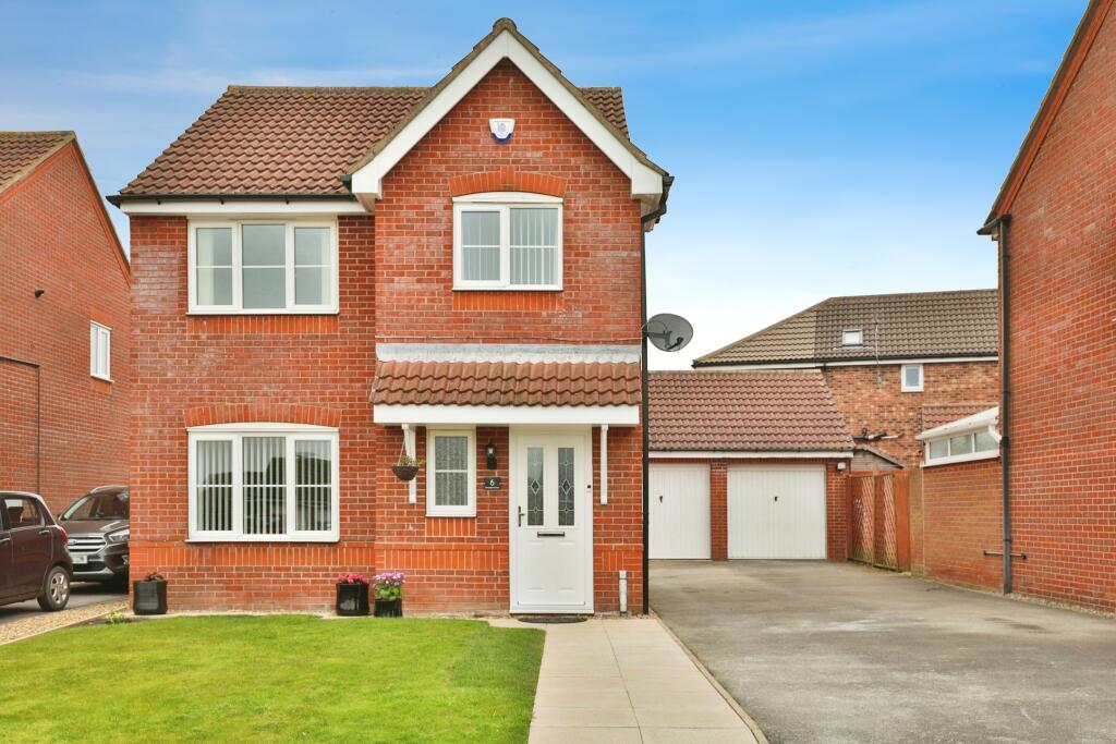 3 bedroom detached house for sale in Deepdale Close, Bridlington, East