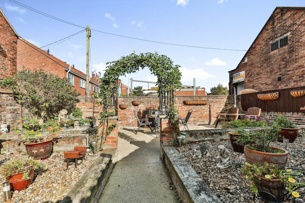 3 bedroom terraced house for sale in High Street, Bridlington, East