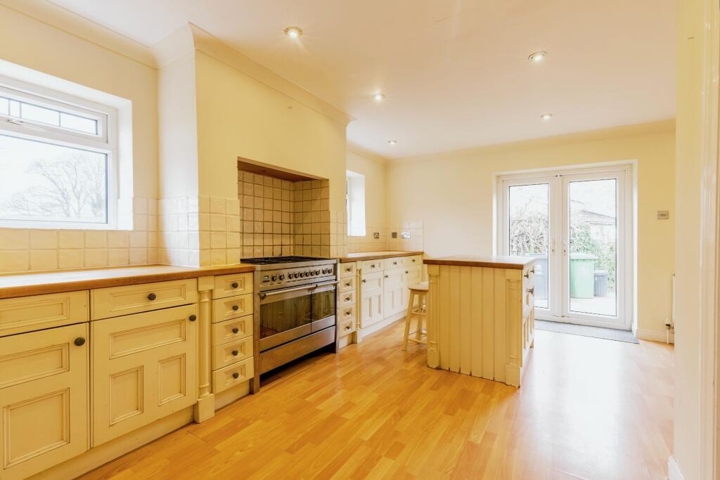 Additional property image - Todmorden Road, Burnley, Lancashire, BB11