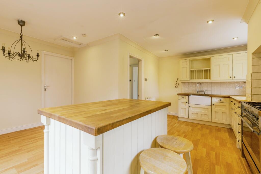 Additional property image - Todmorden Road, Burnley, Lancashire, BB11