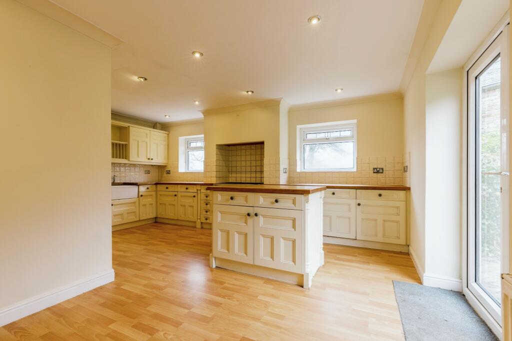 Additional property image - Todmorden Road, Burnley, Lancashire, BB11