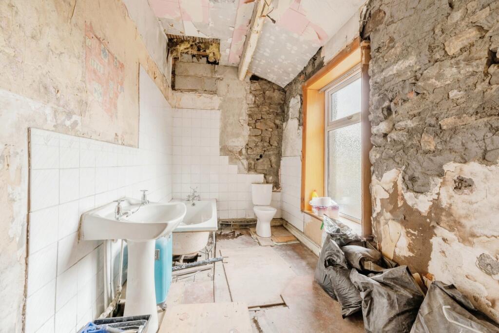 Additional property image - Nelson Square, Burnley, Lancashire, BB11