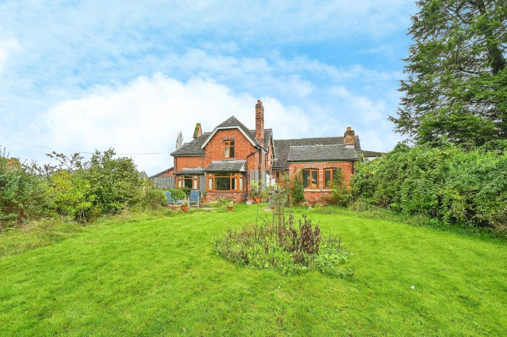 3 bedroom semidetached house for sale in Station Road, Cotes Heath