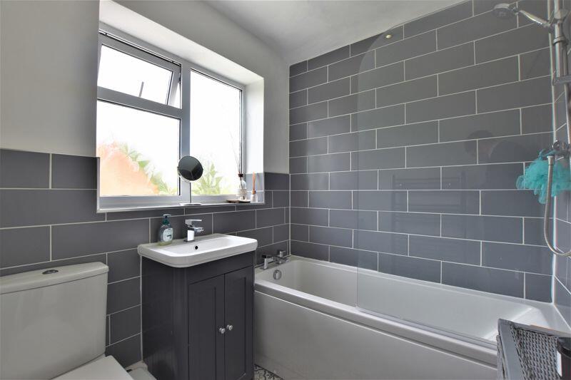 4 bedroom detached house for sale in Lincoln Road, Bassingham, Lincoln, LN5