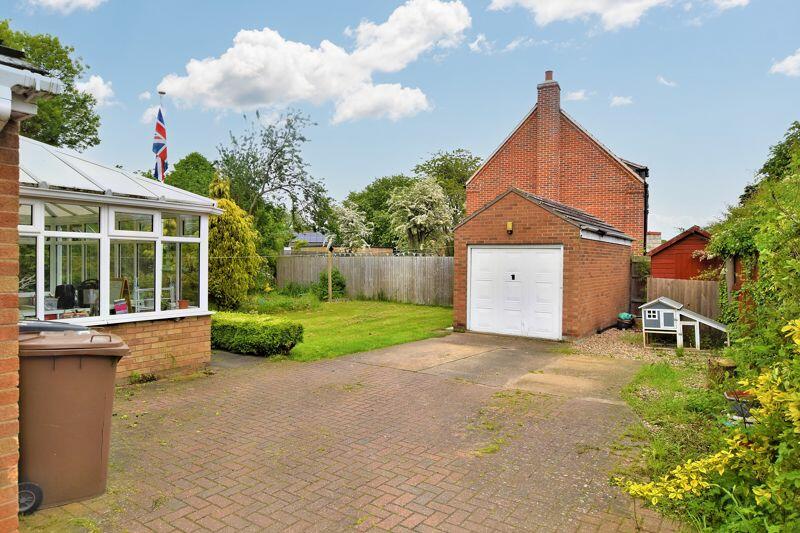 4 bedroom detached house for sale in Lincoln Road, Bassingham, Lincoln, LN5