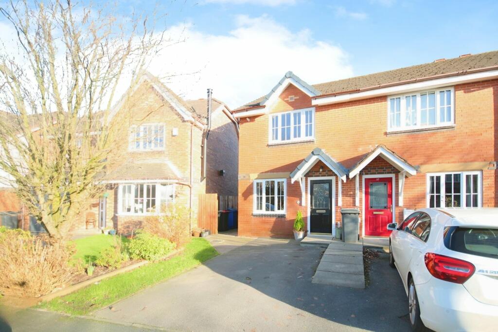 2 bedroom end of terrace house for sale in Woburn Way, Claughtonon