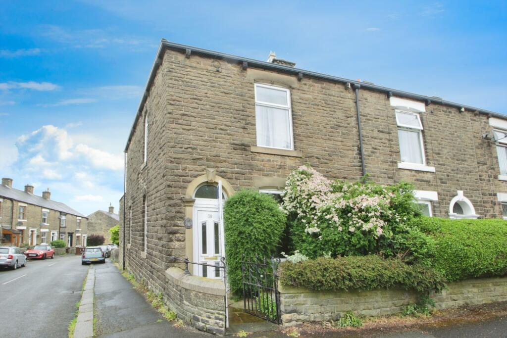 3 bedroom end of terrace house for sale in Duke Street, Glossop