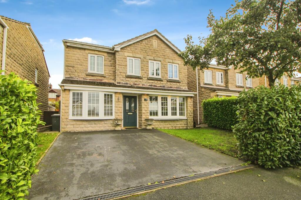 4 bedroom detached house for sale in Plover Close, Glossop, Derbyshire
