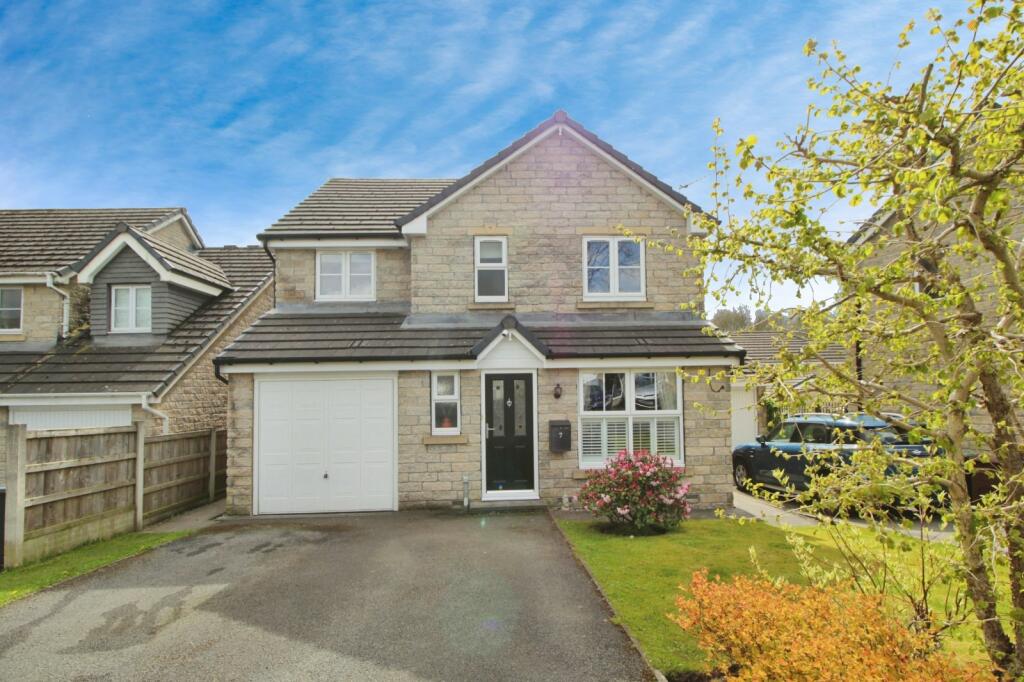 4 bedroom detached house for sale in Overdale Drive, Glossop