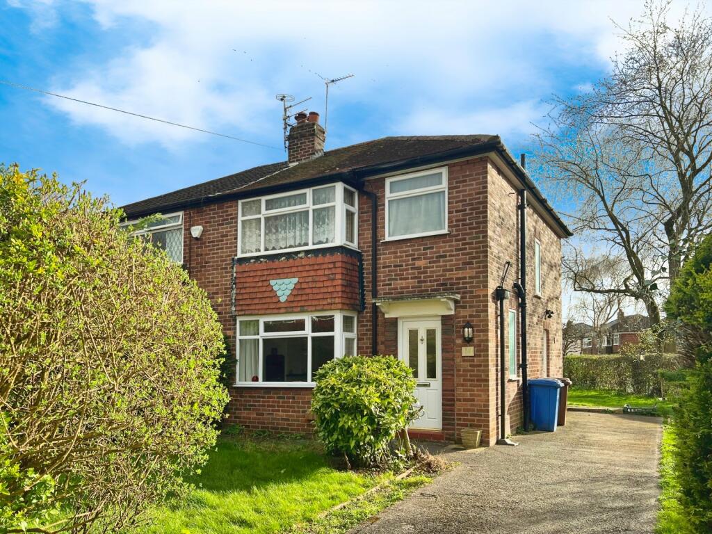 3 bedroom semidetached house for sale in Chatsworth Road, Hazel Grove