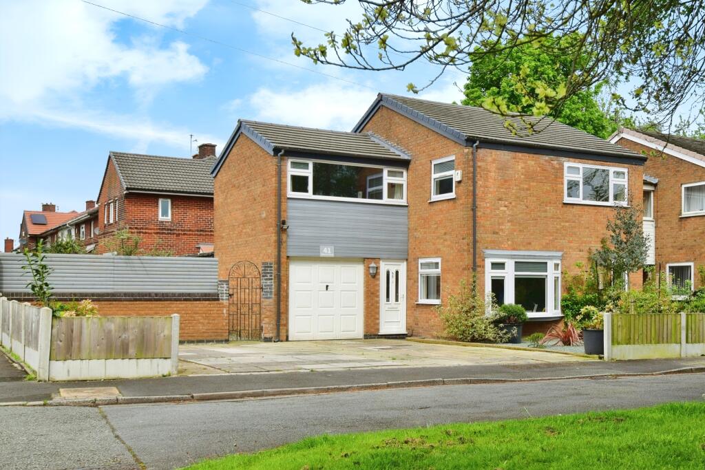 4 bedroom link detached house for sale in Offerton Road, Hazel Grove