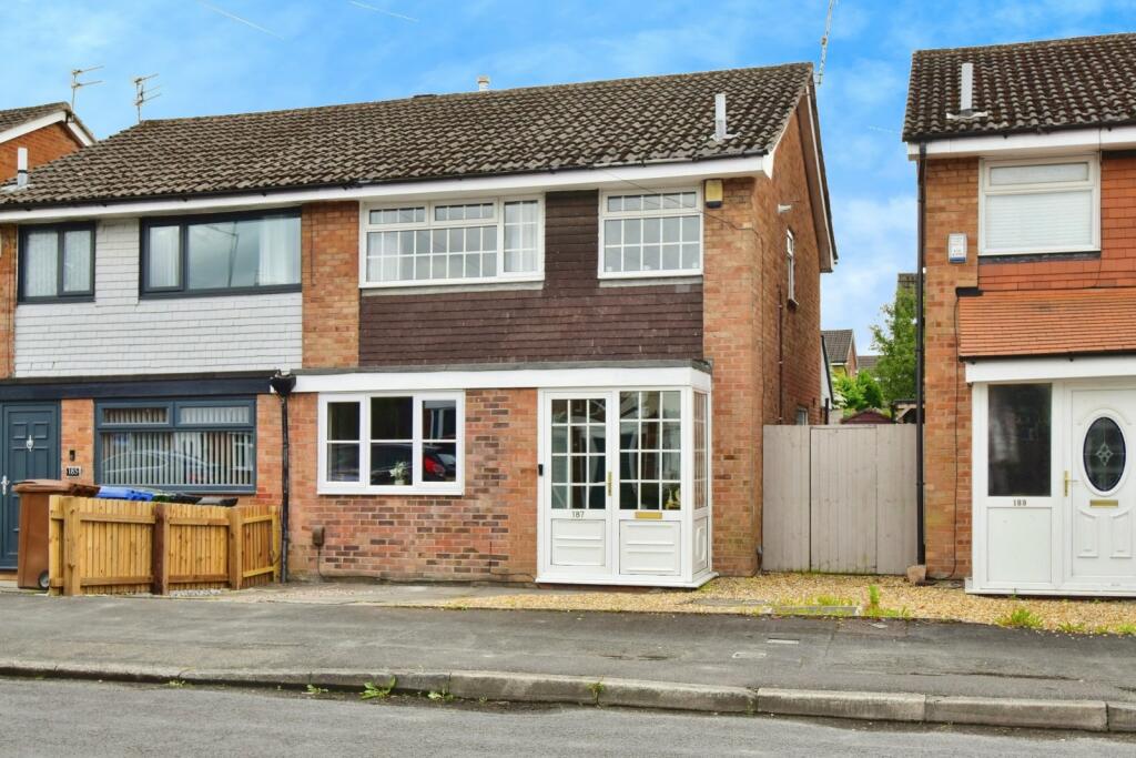 3 bedroom semidetached house for sale in Shearwater Road, Offerton