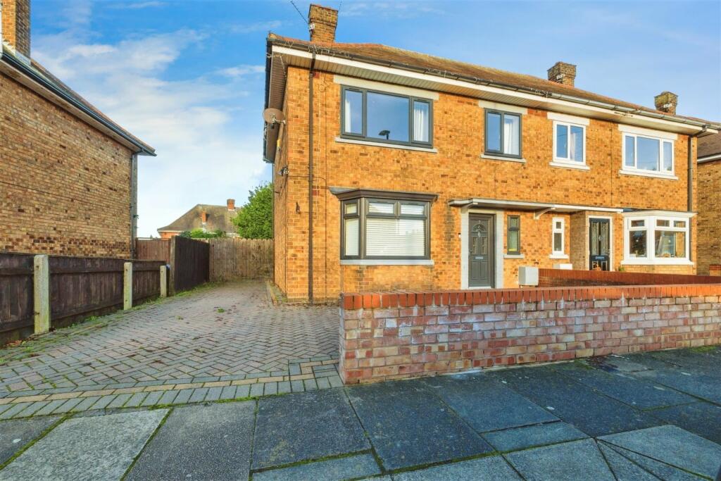 3 bedroom semi-detached house for sale in Lincoln Road, Cleethorpes ...