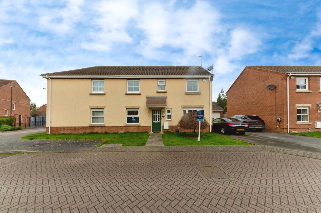 3 bedroom semidetached house for sale in Pennistone Place, Scartho Top