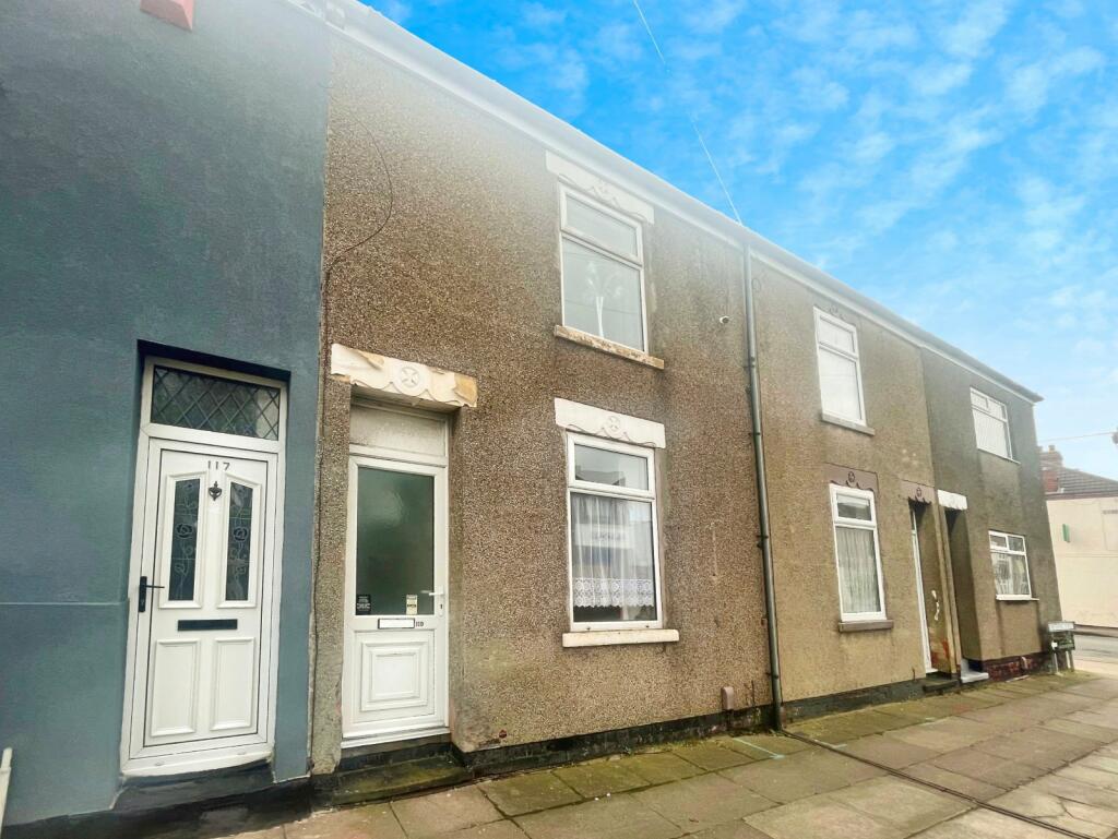 2 bedroom terraced house for sale in Armstrong Street, Grimsby