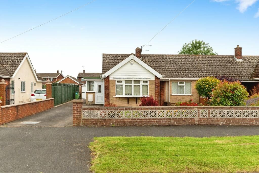 Main image of property: Clyfton Crescent, Immingham, Lincolnshire, DN40