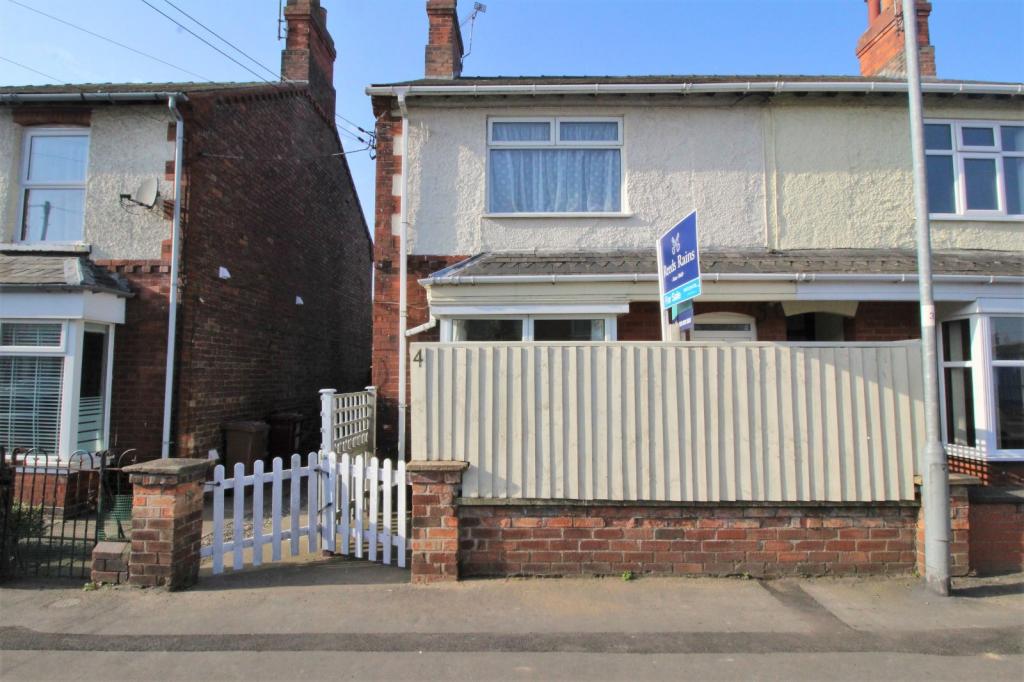3 bedroom semidetached house for sale in Silver Street,