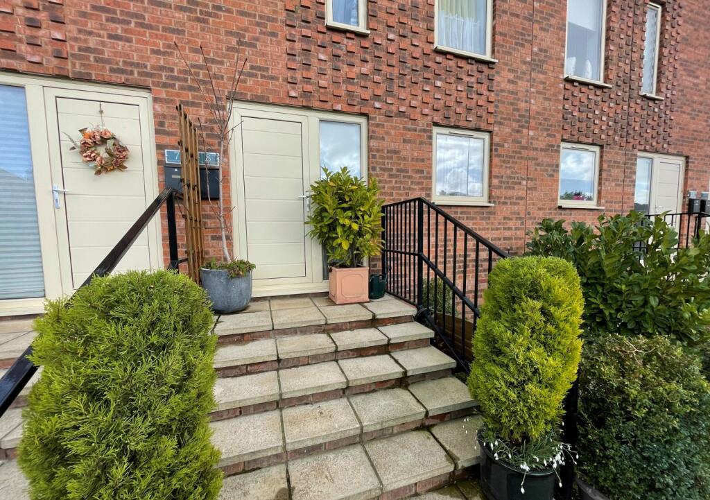 4 bedroom terraced house for sale in Suggitts Lane, Cleethorpes