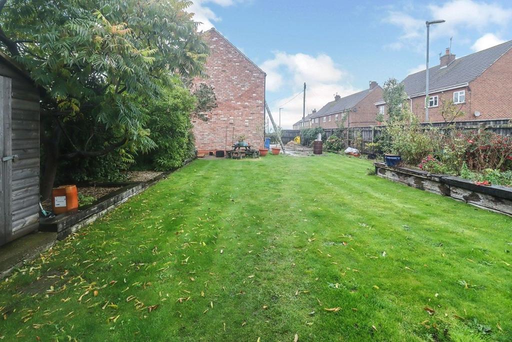 5 bedroom semidetached house for sale in Yarborough Road, Keelby, Grimsby, DN41