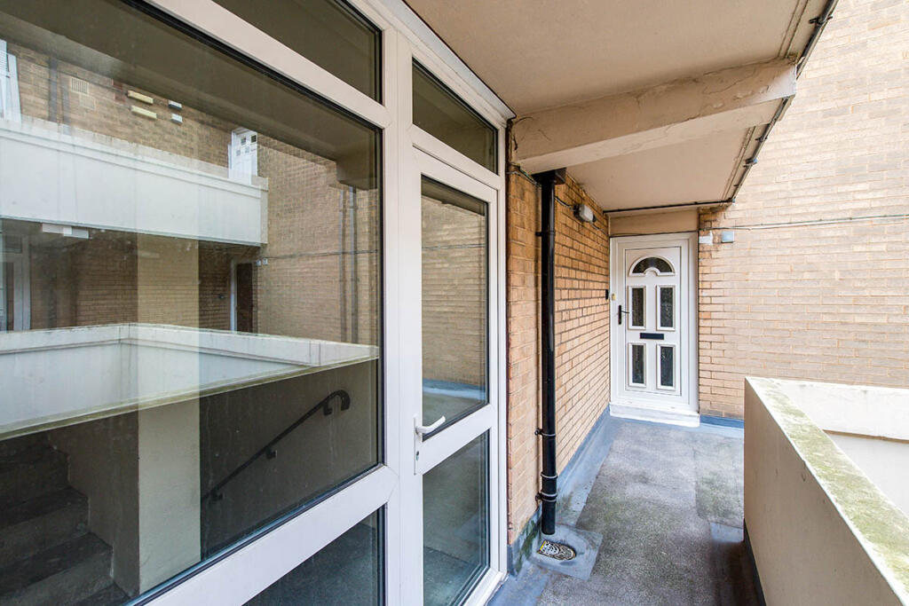 2 bedroom apartment for sale in Birch House, Parklands, Castleford