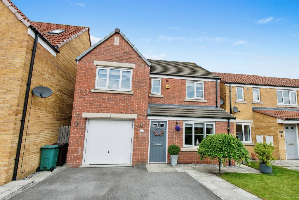 4 bedroom detached house for sale in Lumley Gardens, Castleford, West