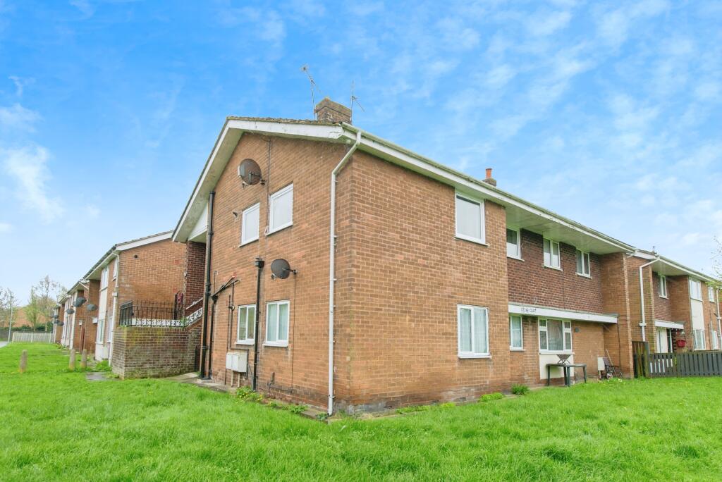 2 bedroom apartment for sale in Cedar Court, Castleford, West Yorkshire