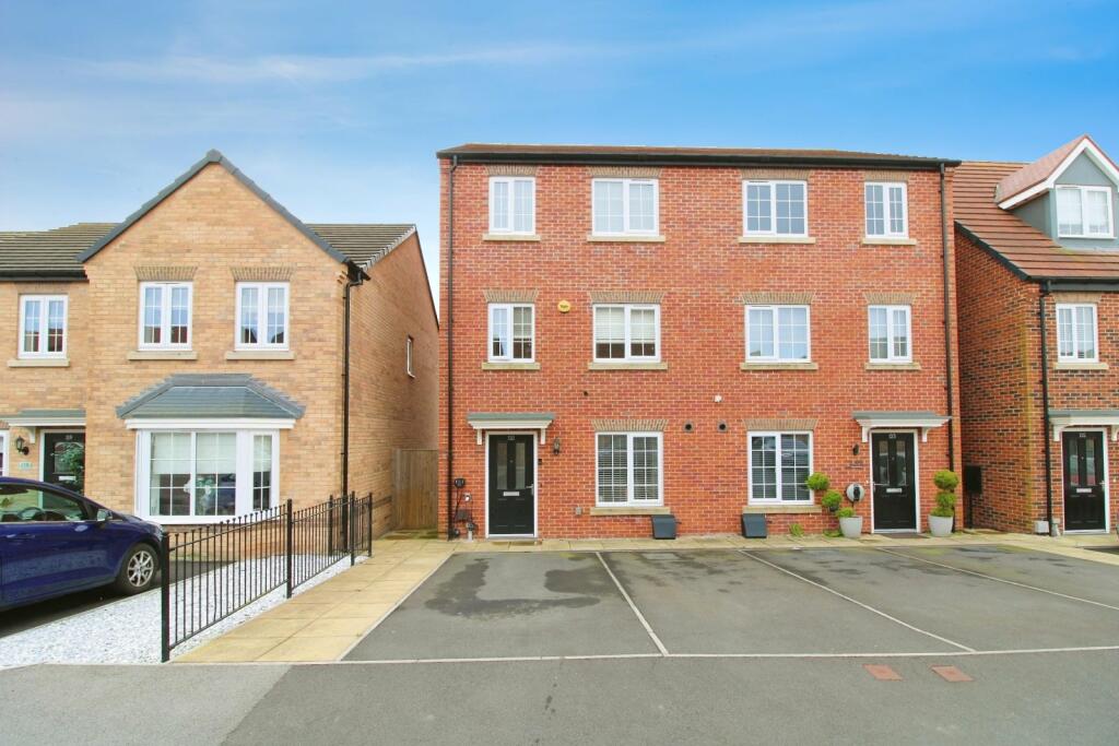 4 bedroom semidetached house for sale in Craig Hopson Avenue