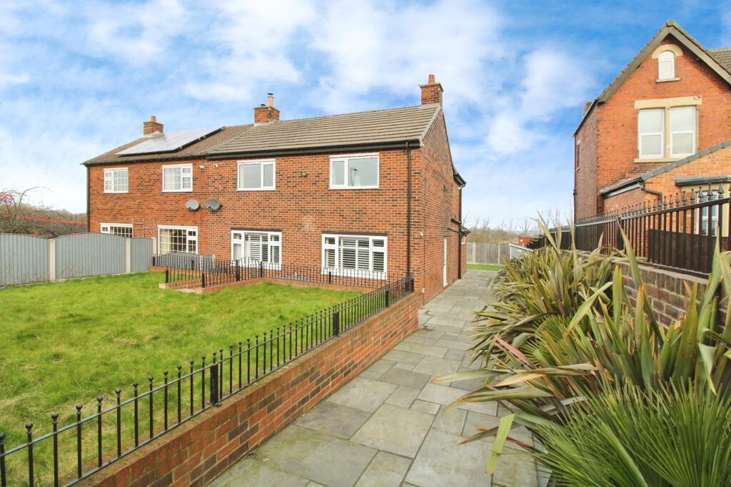 Main image of property: Leeds Road, Glasshoughton, Castleford, West Yorkshire, WF10