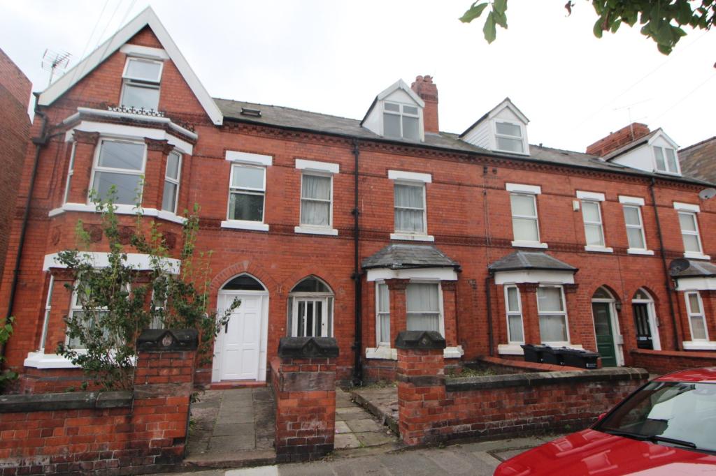 6 bedroom terraced house for sale in Halkyn Road, Chester, CH2