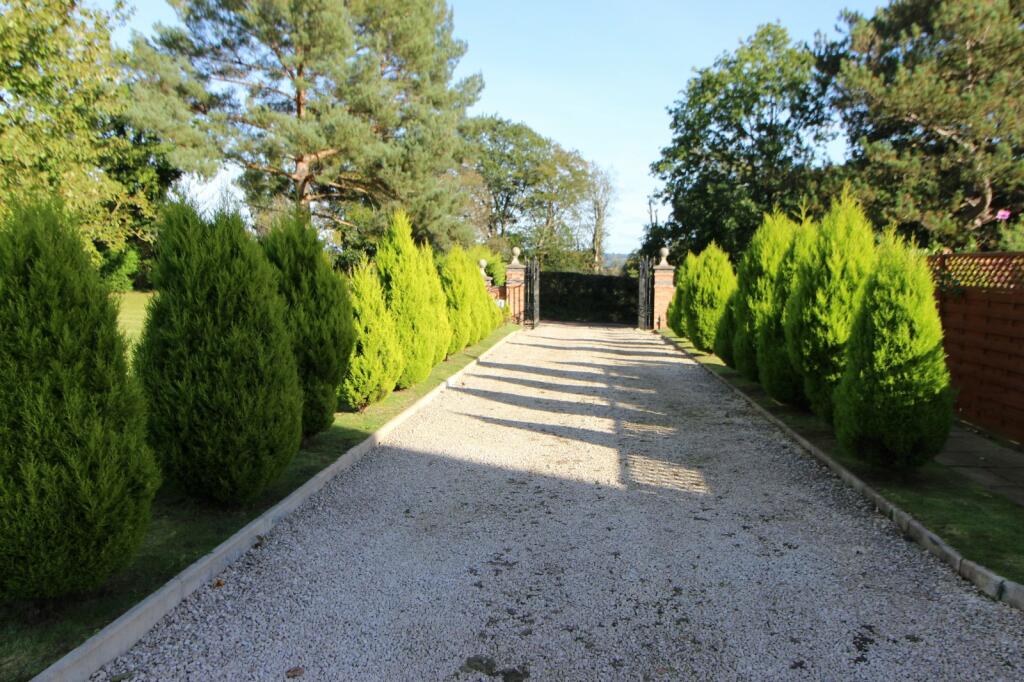 Additional property image - Ferma Lane, Great Barrow, Chester, Cheshire, CH3