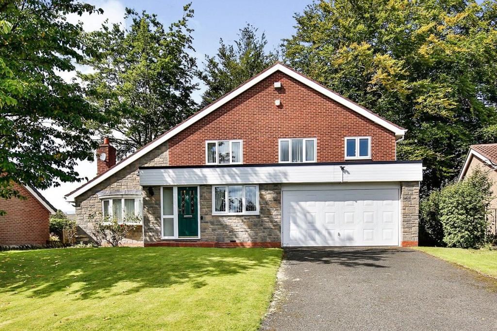 4 bedroom detached house for sale in Castle View, Chester Le Street, DH3