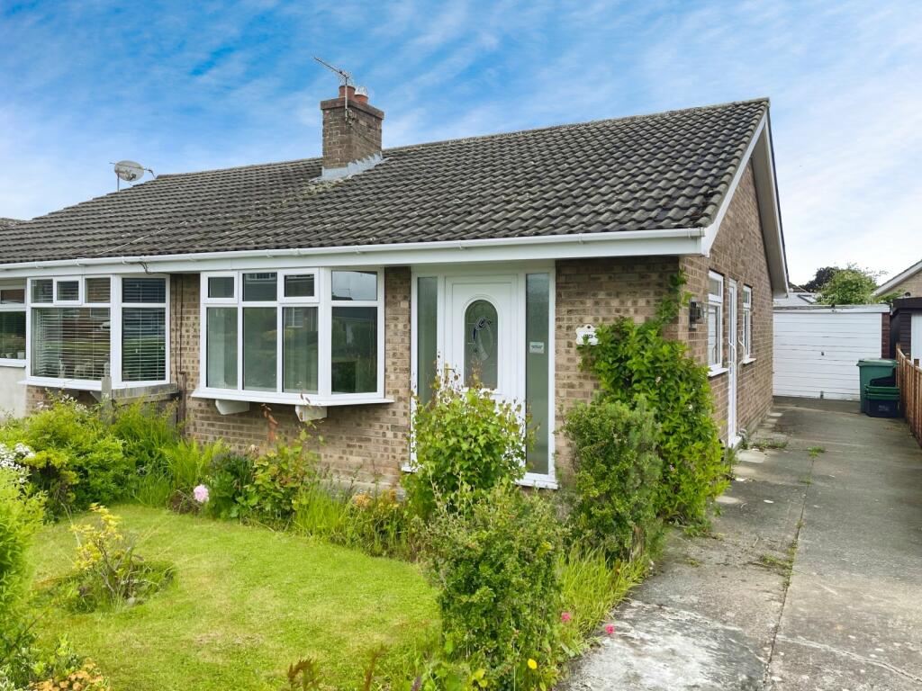 2 bedroom bungalow for sale in Greenshaw Drive, Haxby, York, North