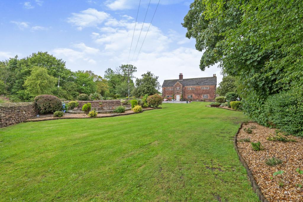 5 bedroom detached house for sale in Delph Lane, Charnock Richard
