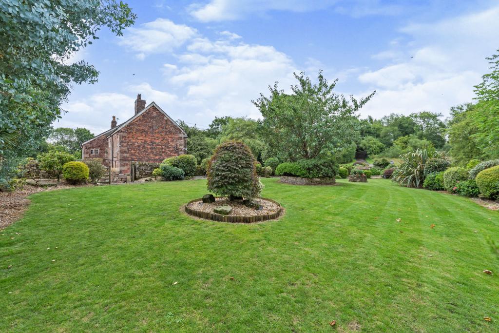 5 bedroom detached house for sale in Delph Lane, Charnock Richard